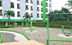 Apartment Green Lake View Ciputat By Celebrity Room